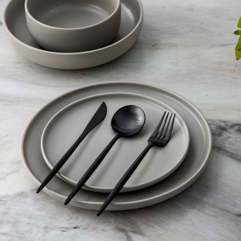 Minimalistisches Edelstahl-Besteckset mit mattem Finish