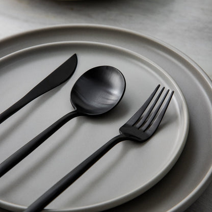 Minimalistisches Edelstahl-Besteckset mit mattem Finish