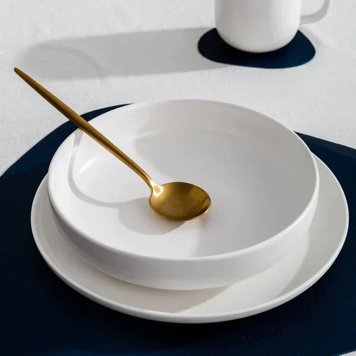 Minimalistisches Edelstahl-Besteckset mit mattem Finish