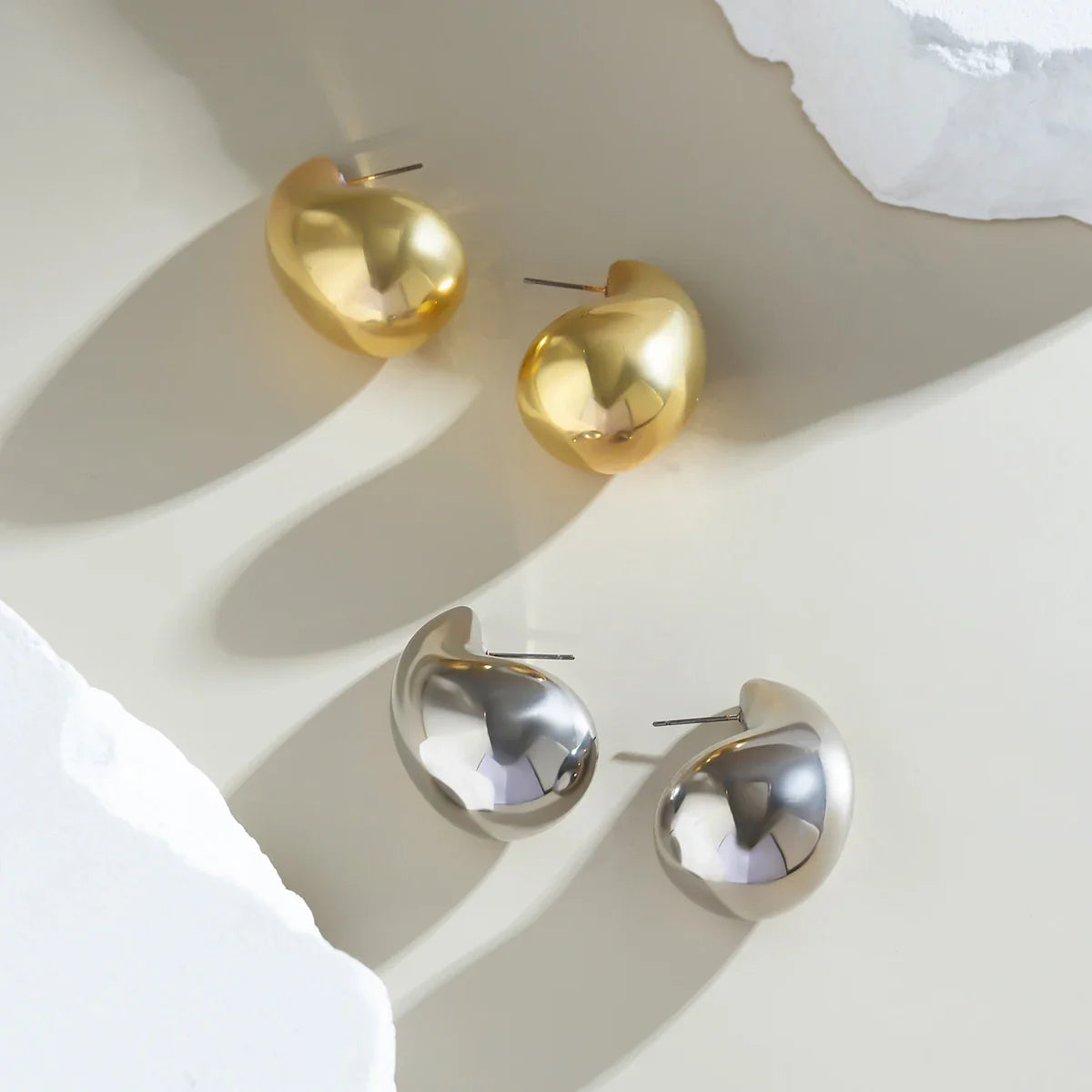 Goldene Wassertropfen-Ohrringe