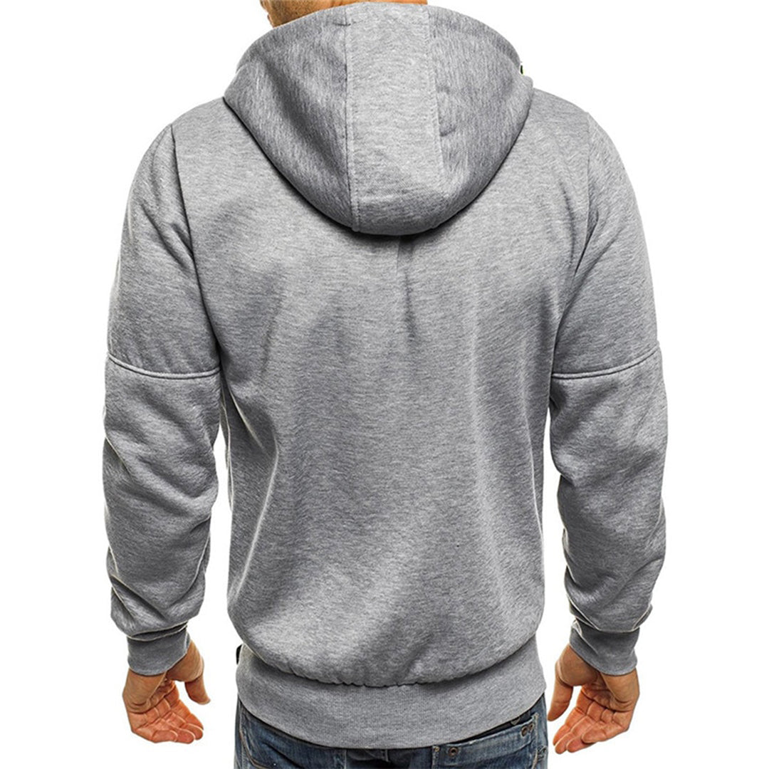 Homme portant un sweat à capuche gris, vu de dos, style décontracté, mode masculine, vêtement chaud, idéal pour l'automne et l'hiver.