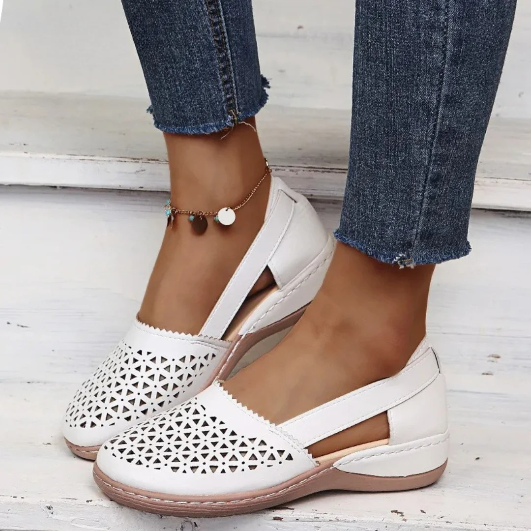 women walking shoes in breathable material for casual outings 3