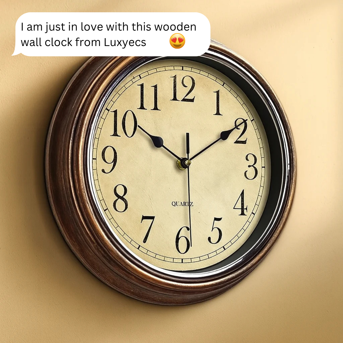 Klassisk vægur i træ med lydløst urværk
