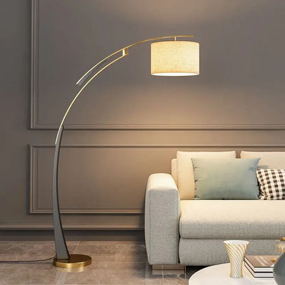 Lampa podłogowa łukowa z cylindrycznym abażurem z tkaniny