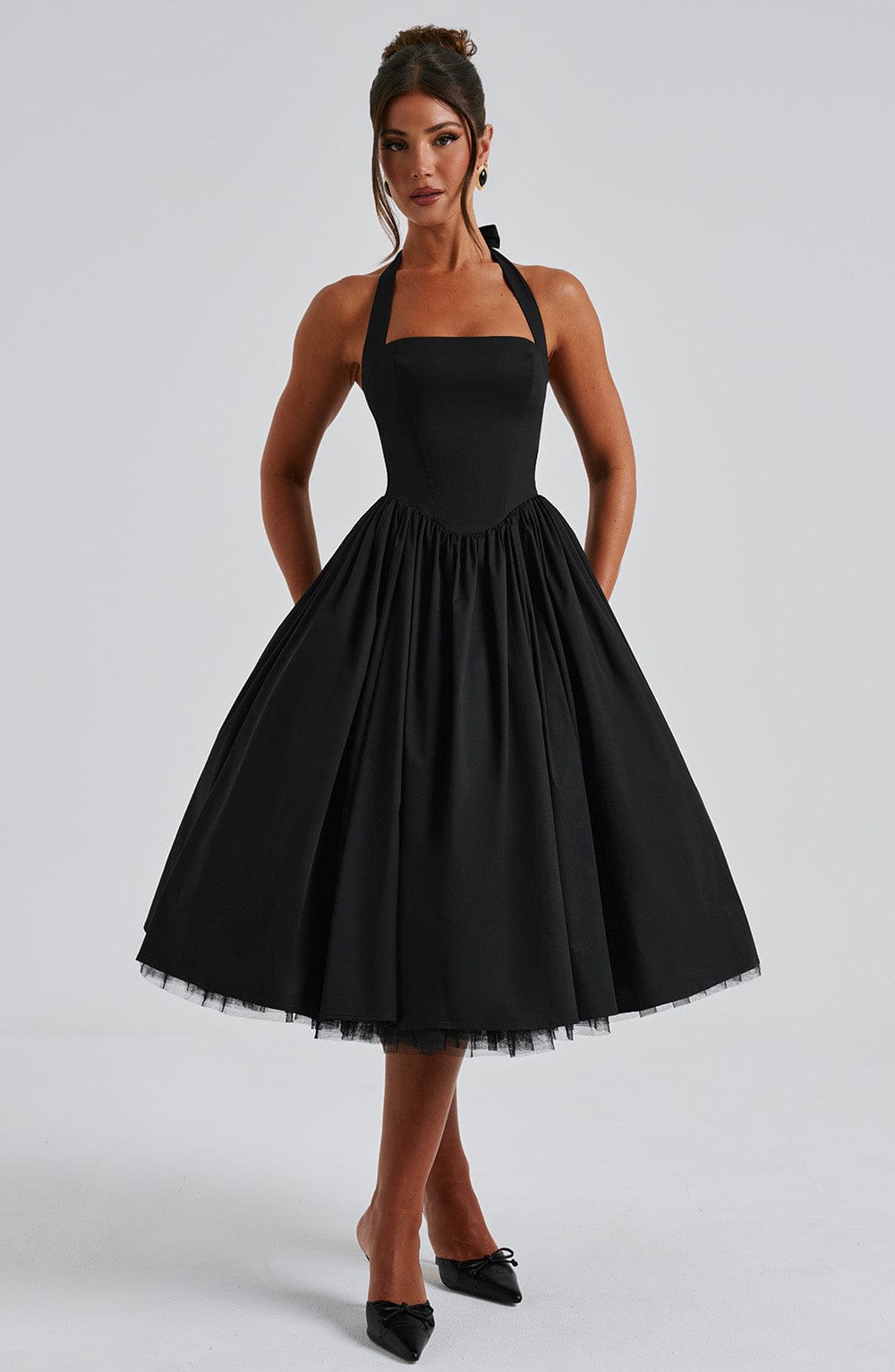 Lena | Sukienka midi na wesele – Elegancka sukienka koktajlowa z dekoltem halter