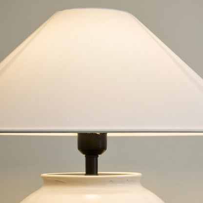Lumora – Organisch Keramische Tafellamp met Zachte Gloed
