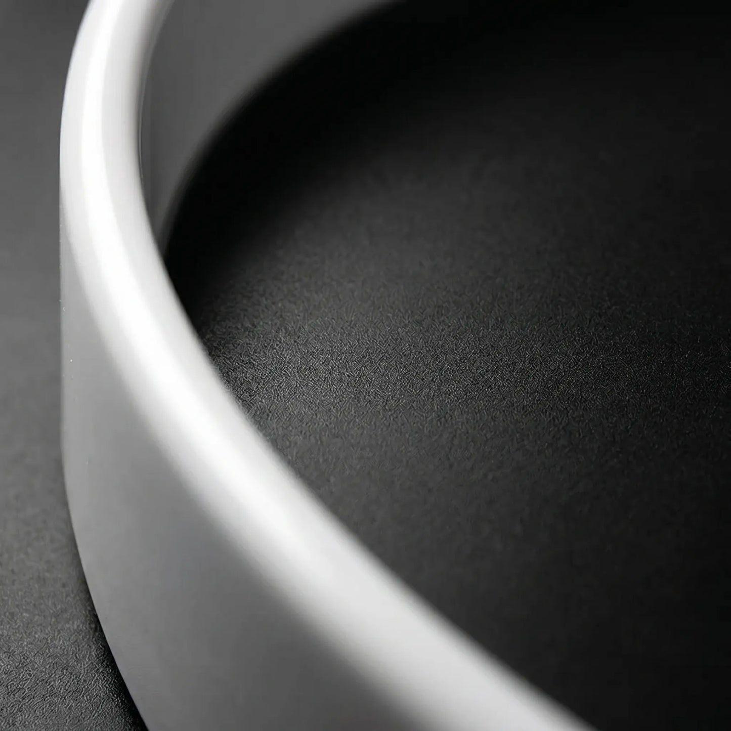 Lumiqlo - Round Luminous Quartz Wall Clock- Tells Time At Night