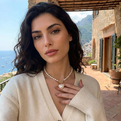 Amora™ — Collana Elegante con Perle e Cuore in Oro 18K
