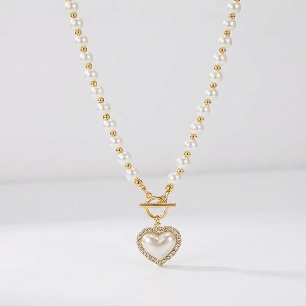 Amora™ — Collana Elegante con Perle e Cuore in Oro 18K