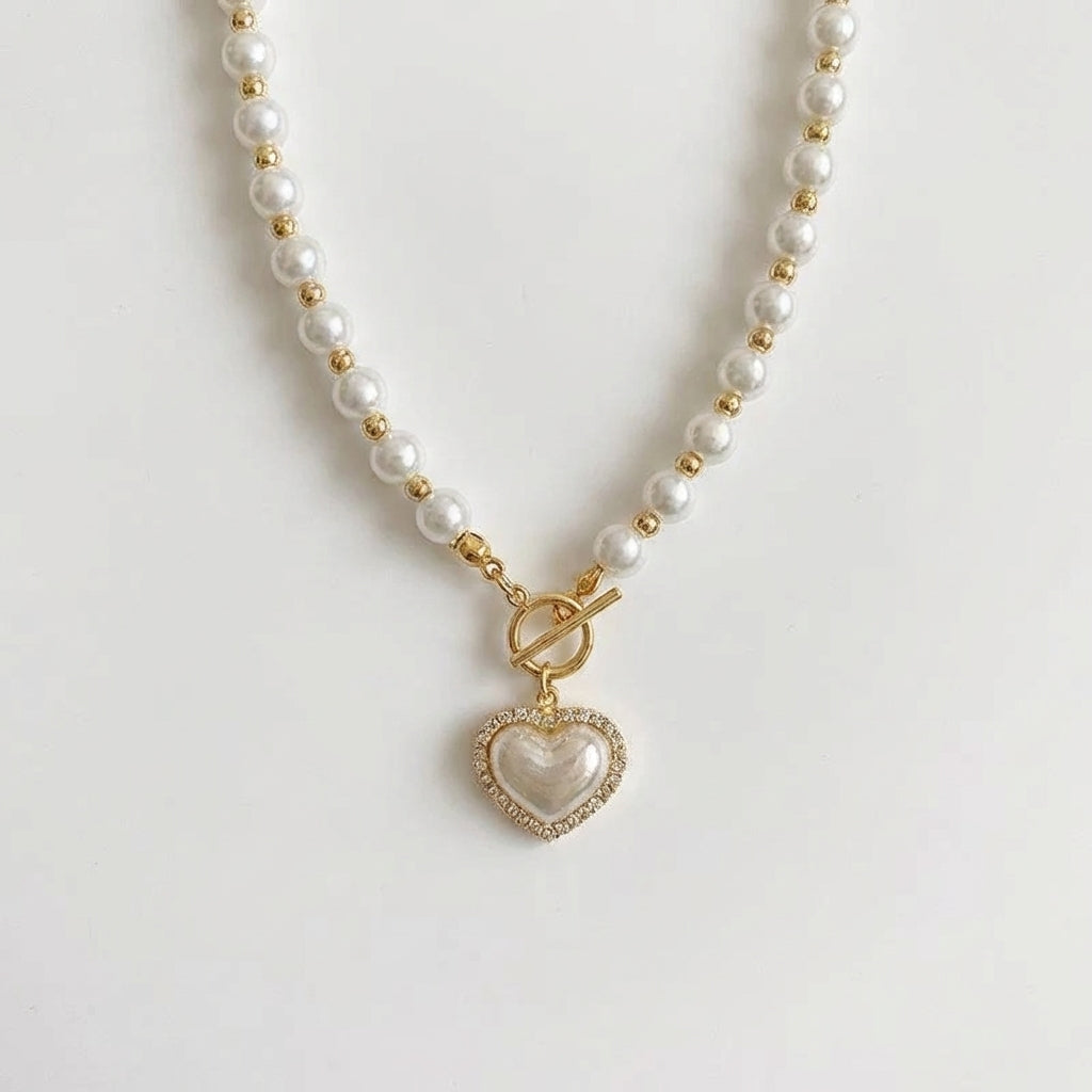 Amora™ — Collana Elegante con Perle e Cuore in Oro 18K