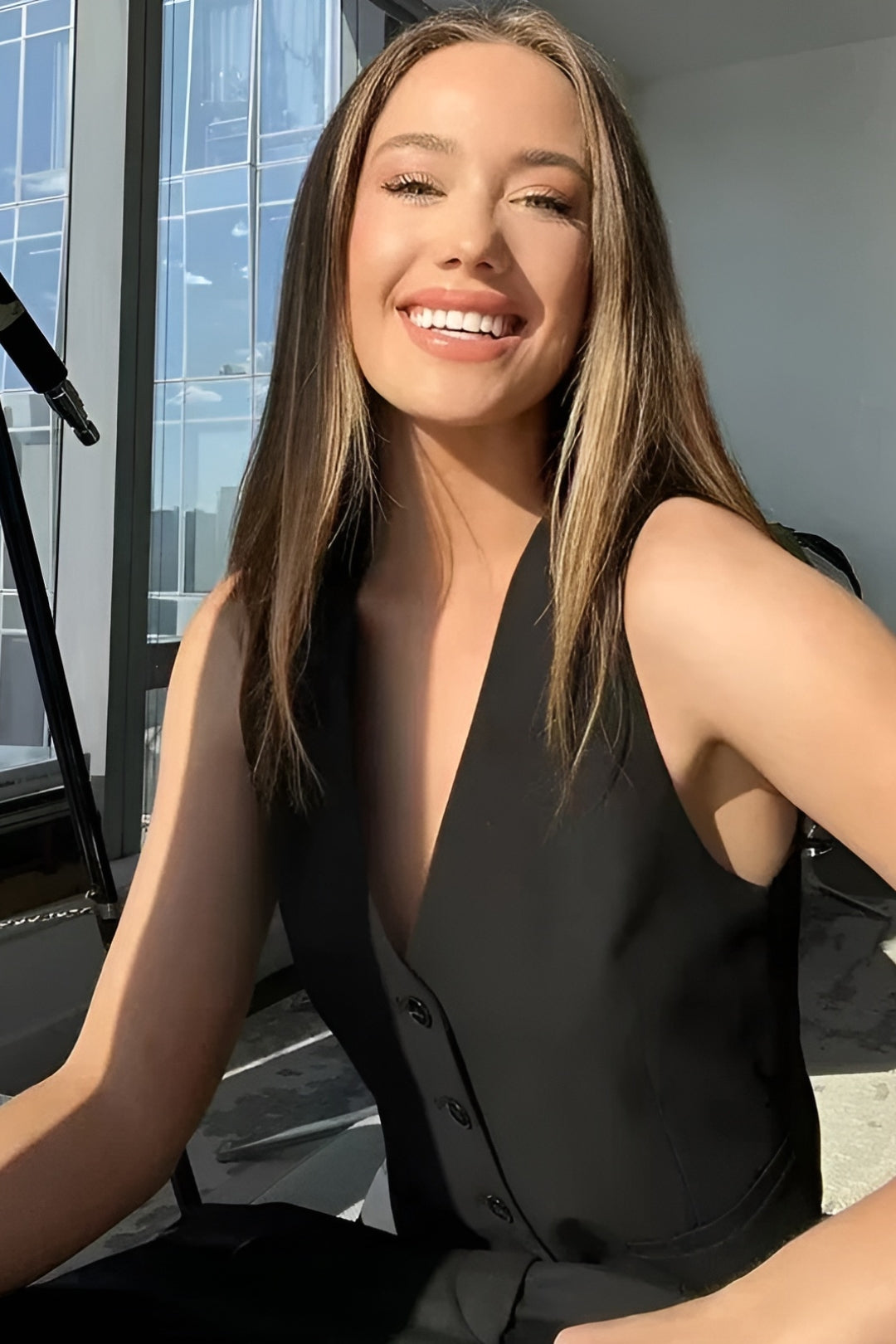 Alma | V-Neck Tank Top with Button Front