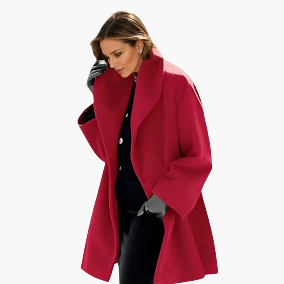 Femme portant un manteau rouge élégant, gants gris et tenue noire. Mode automne chic, style moderne. Fond blanc minimaliste.