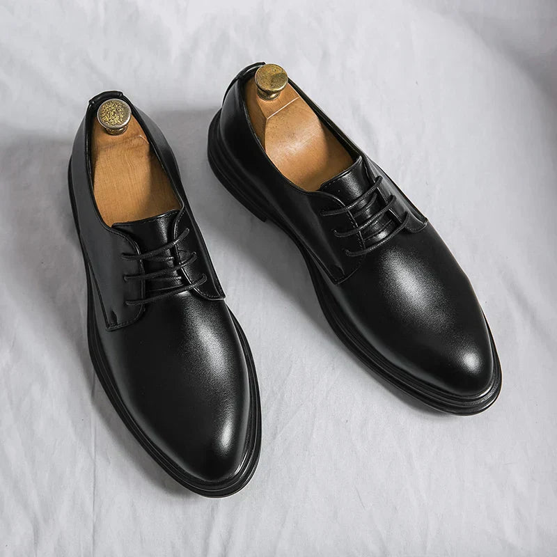 Krzysztof | Eleganckie buty derby męskie z czarnej lakierowanej skóry