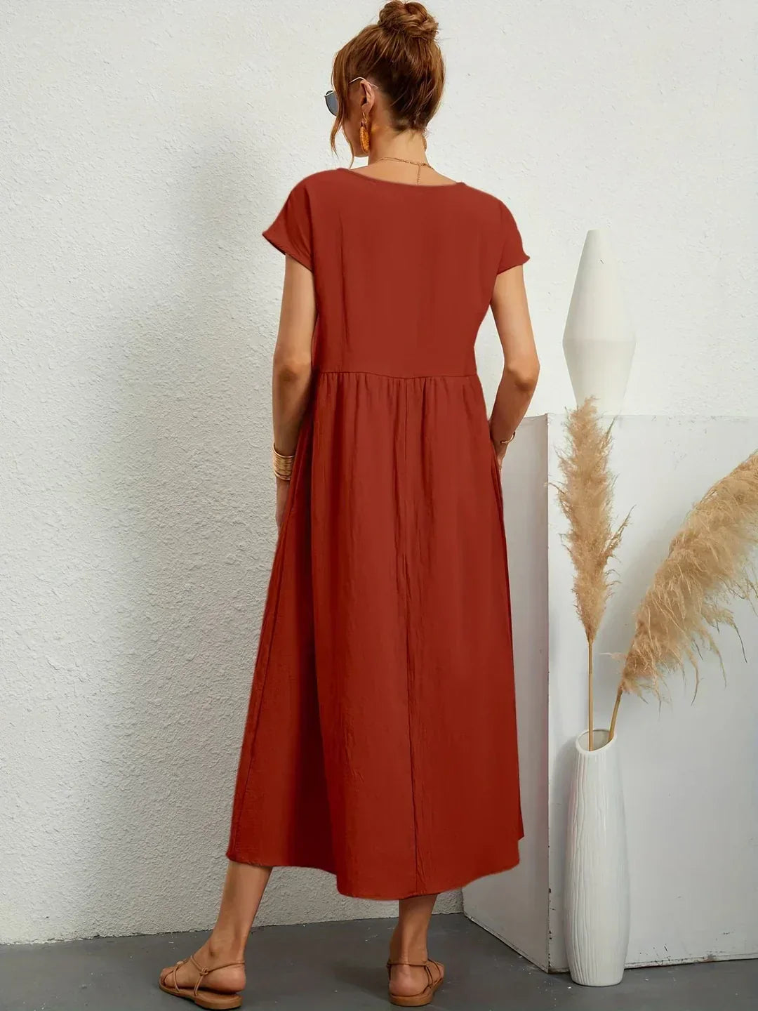 Gabrielle - Elegantna tekoča midi obleka brezčasna