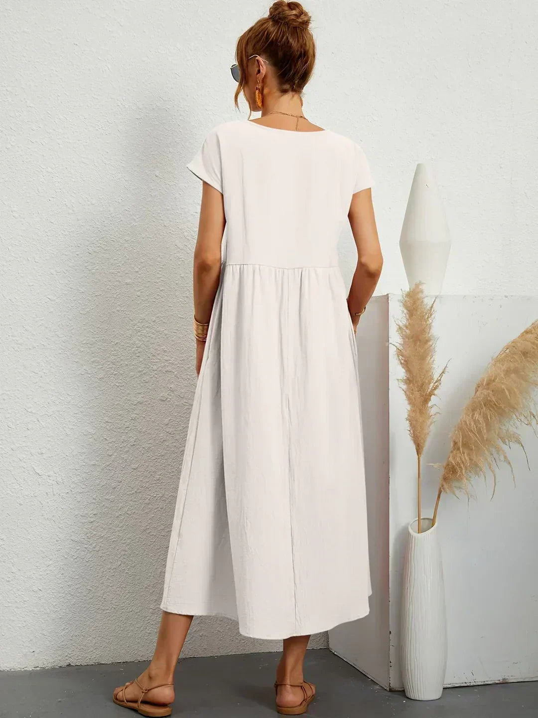 Gabrielle | Fließendes Midi-Kleid zeitloser Eleganz