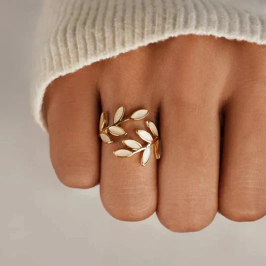 Pure - Anello Foglia in Opale Bianco Elegante