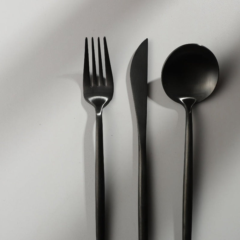 Minimalistisches Edelstahl-Besteckset mit mattem Finish