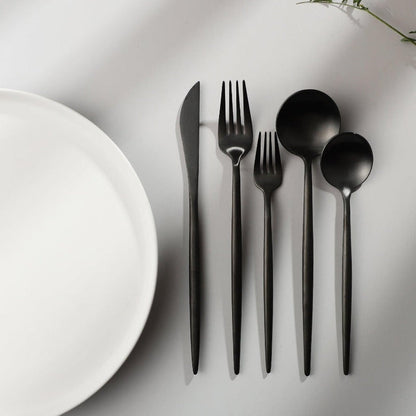 Minimalistisches Edelstahl-Besteckset mit mattem Finish