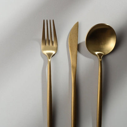 Minimalistisches Edelstahl-Besteckset mit mattem Finish