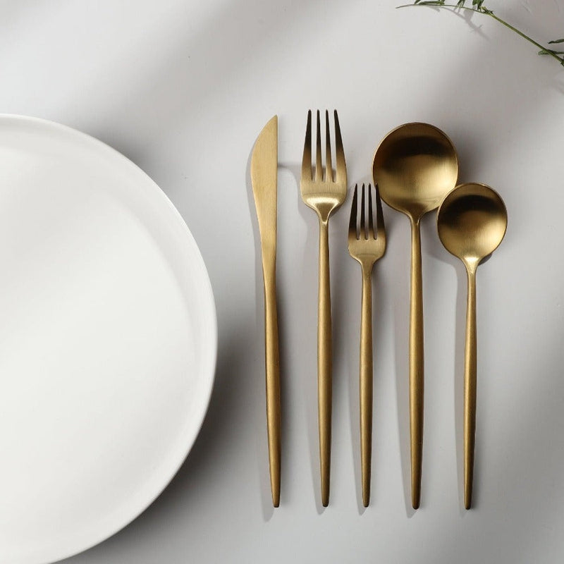 Minimalistisches Edelstahl-Besteckset mit mattem Finish