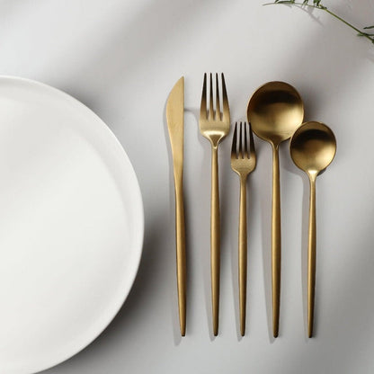 Minimalistisches Edelstahl-Besteckset mit mattem Finish