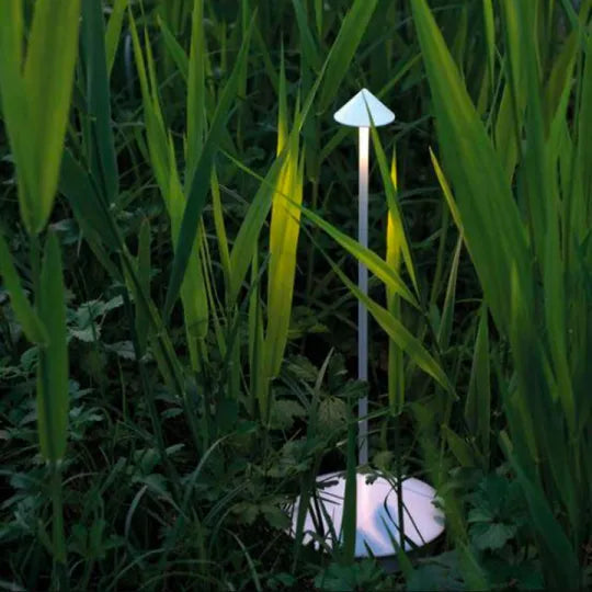 Elegante kabellose LED-Tischlampe im modernen Design