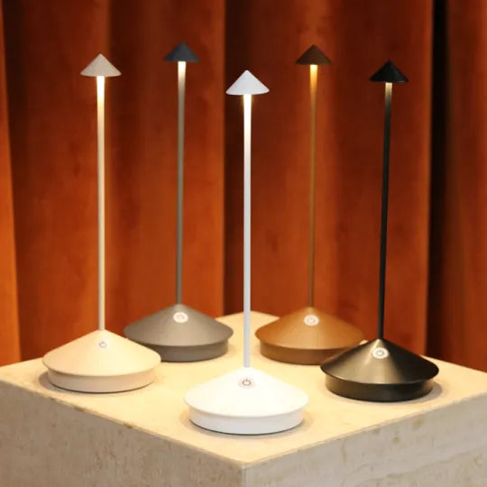 Elegante kabellose LED-Tischlampe im modernen Design