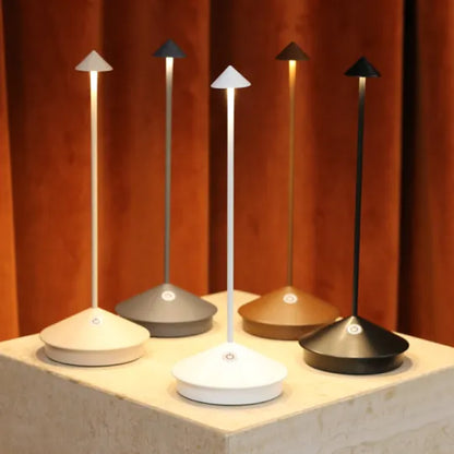 Elegante kabellose LED-Tischlampe im modernen Design