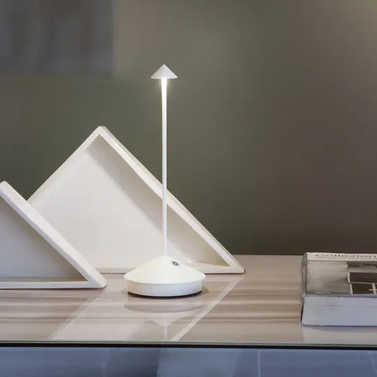 Elegante kabellose LED-Tischlampe im modernen Design