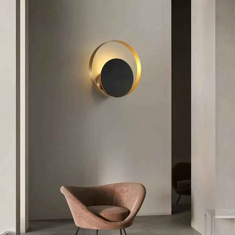 Moderne Wandleuchte in Gold und Schwarz