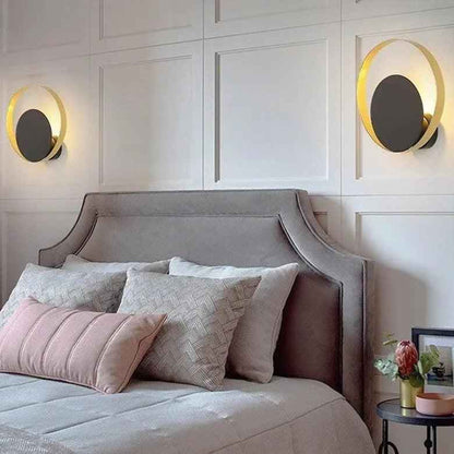 Moderne Wandleuchte in Gold und Schwarz
