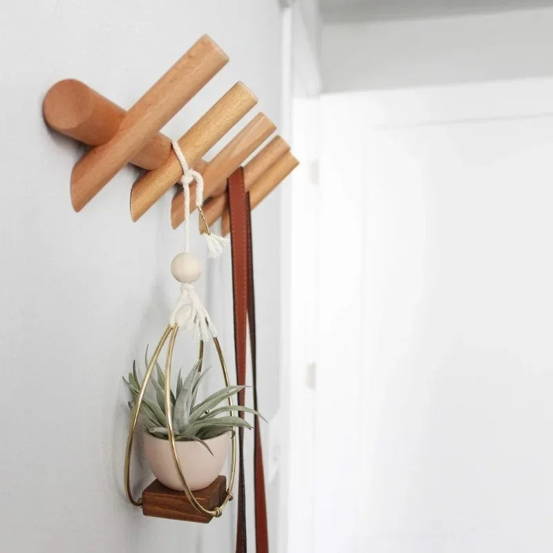 Nástěnný věšák moderní dřevěný minimalistický do interiéru