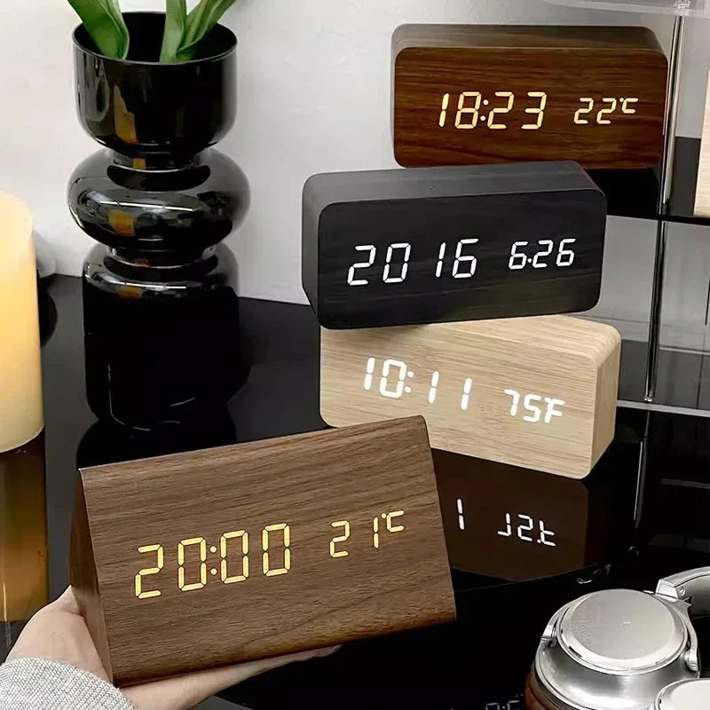 Navando | Digitale Wekker Met Houtlook Behuizing