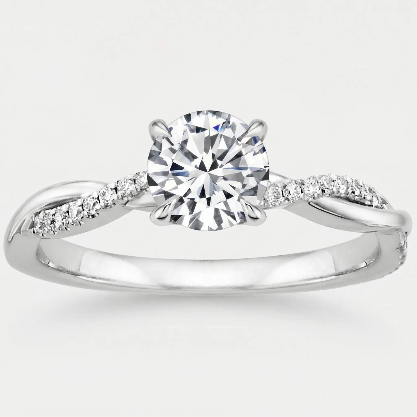 Navando | Elegante Ring Met Gedraaide Schacht En Fonkelende Steentjes
