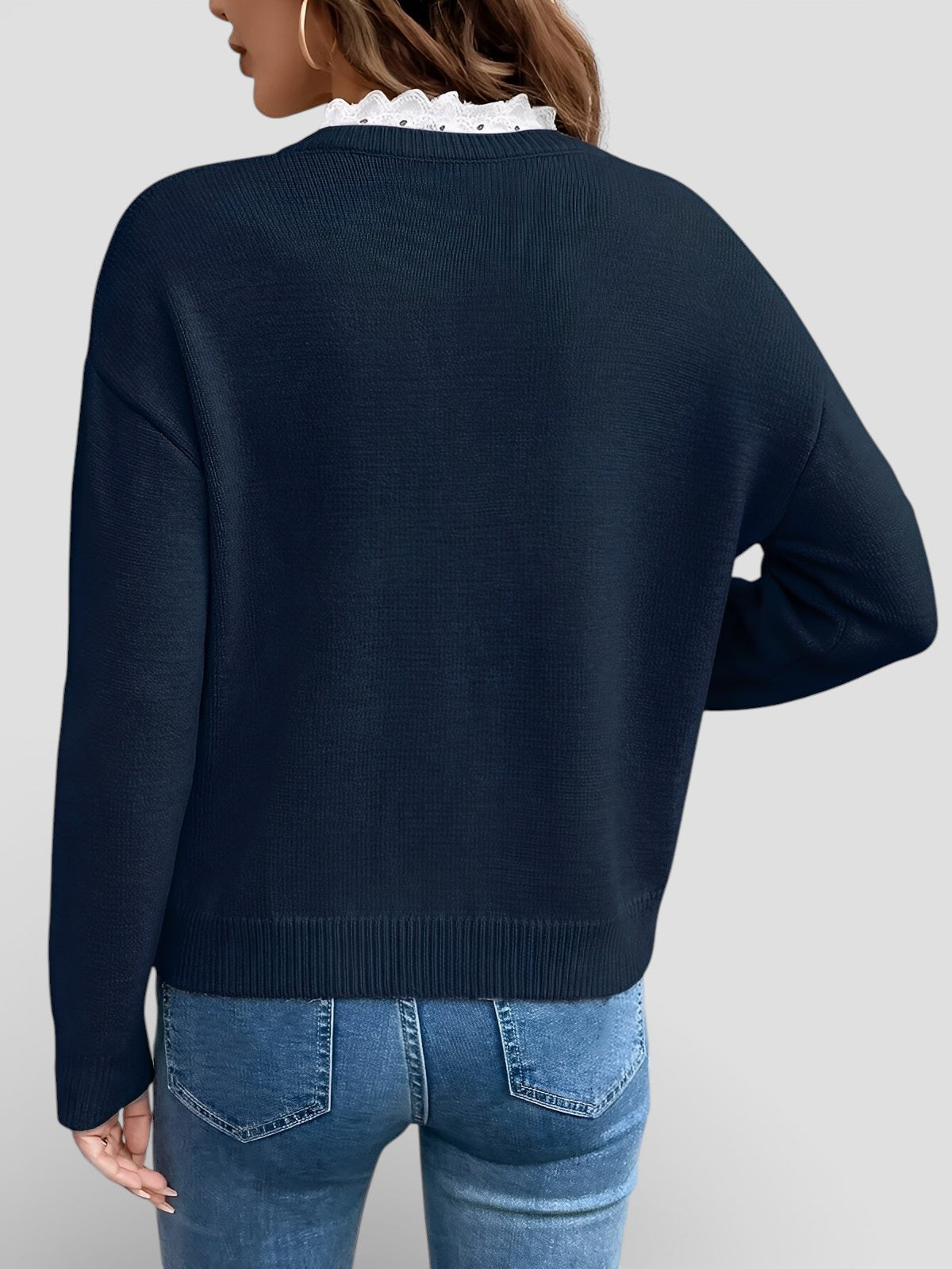 Klara | Pleteni top s elegantnim čipkastim ovratnikom