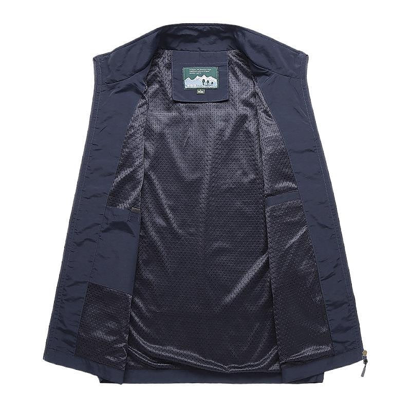 Men's sleeveless vest with pockets, featuring a simple design and a classic cut. 5
