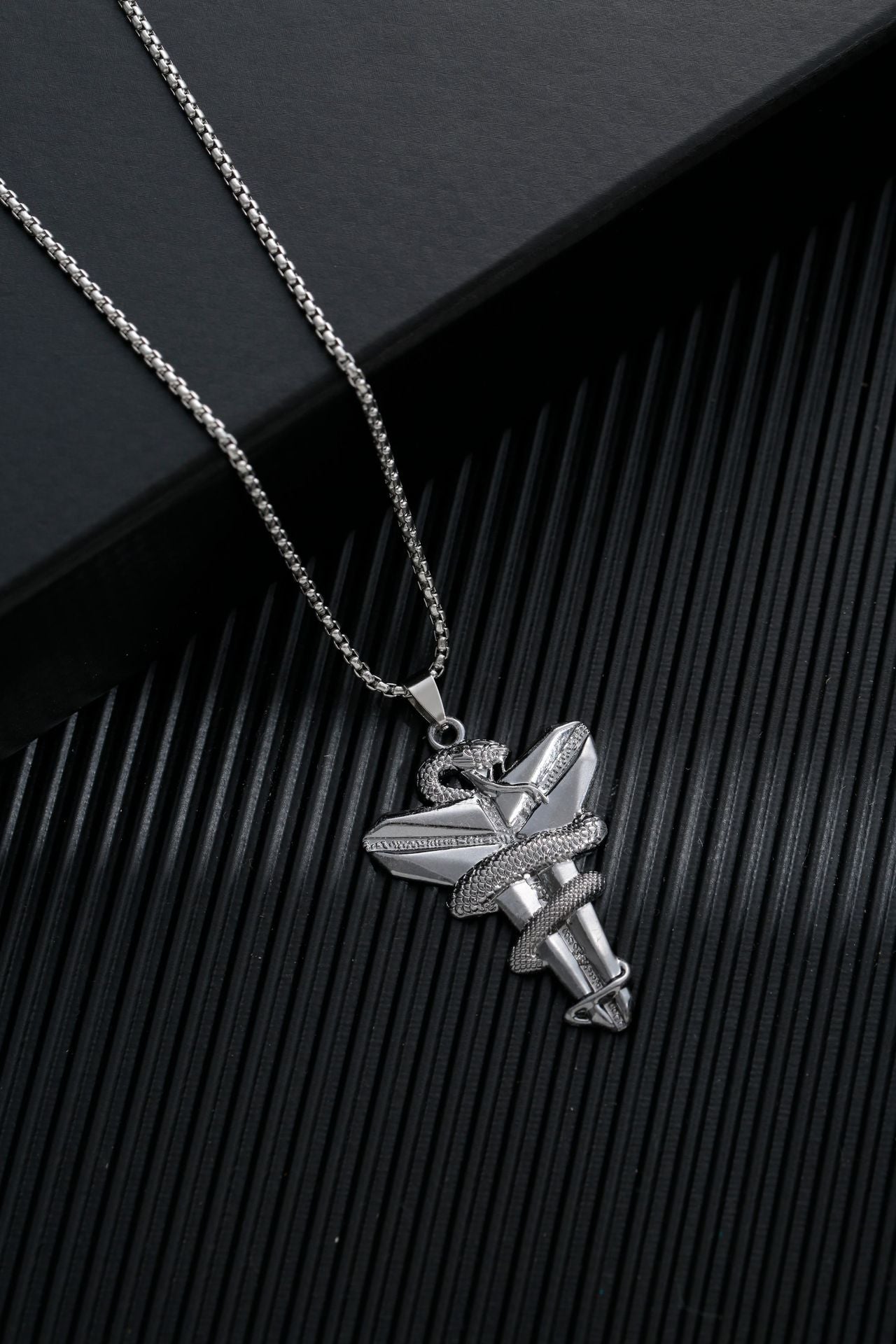 Men's Simple Sweater Chain Couple Accessories Niche Female Titanium Necklaces