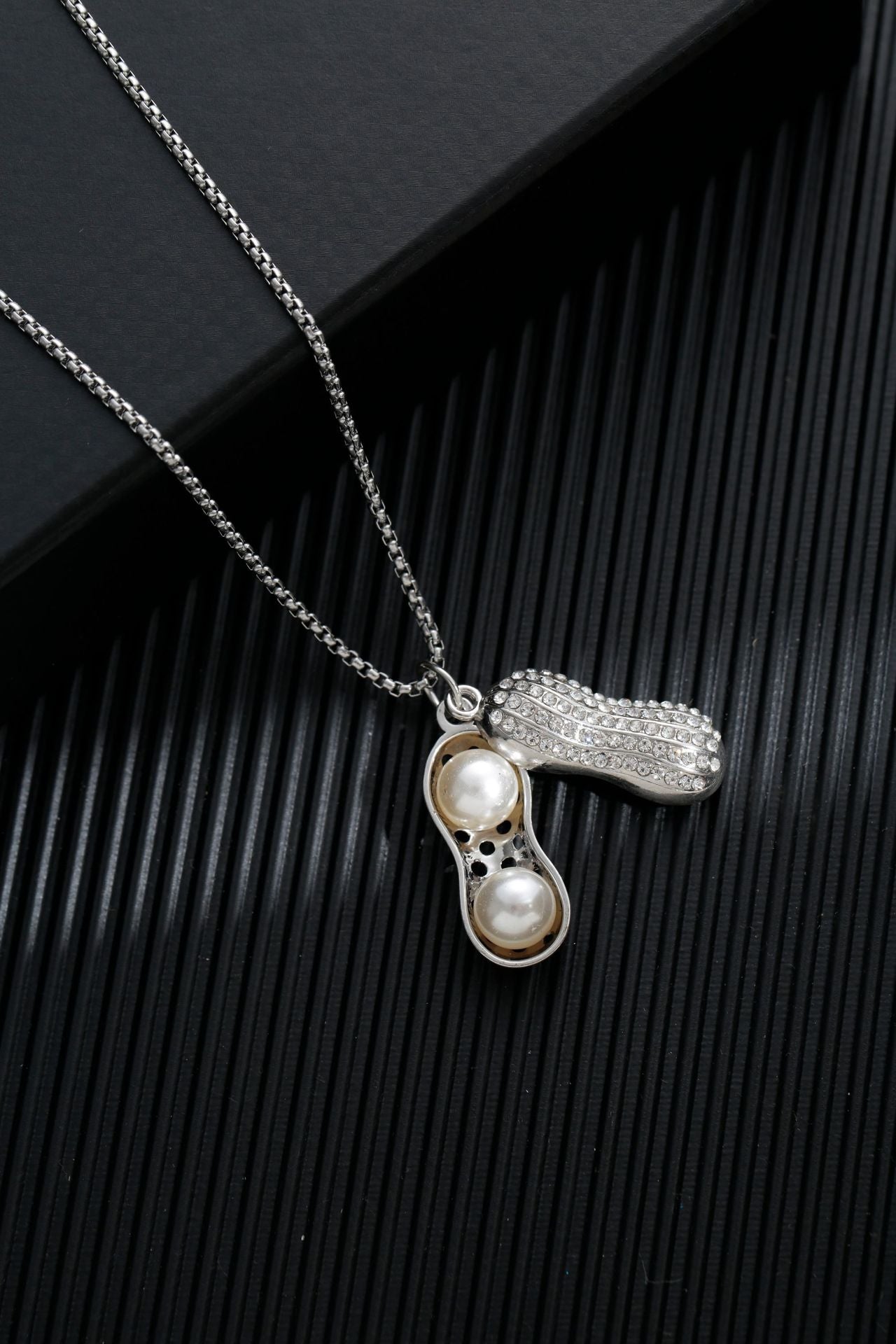 Men's Simple Sweater Chain Couple Accessories Niche Female Titanium Necklaces
