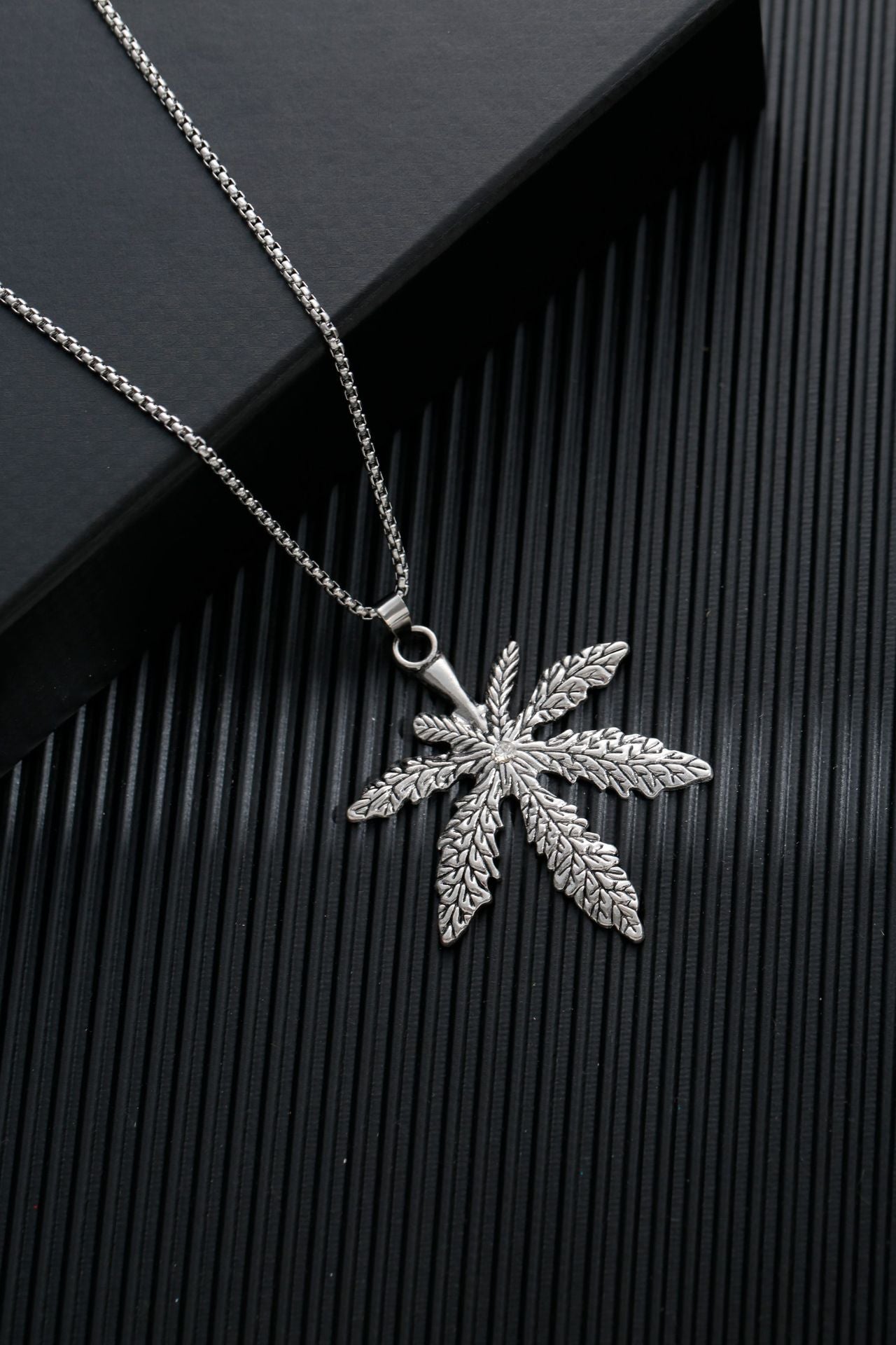 Men's Simple Sweater Chain Couple Accessories Niche Female Titanium Necklaces