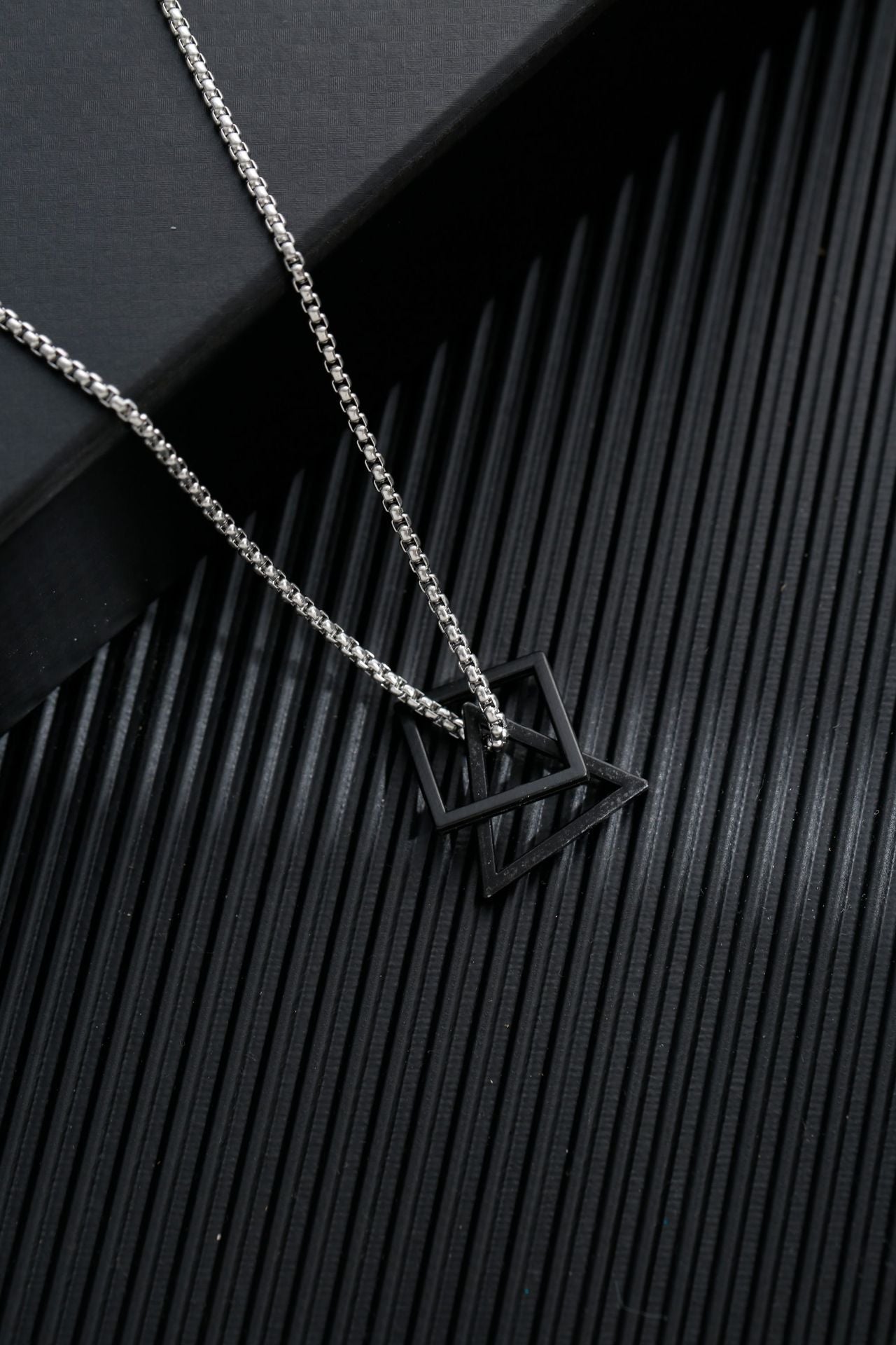 Men's Simple Sweater Chain Couple Accessories Niche Female Titanium Necklaces