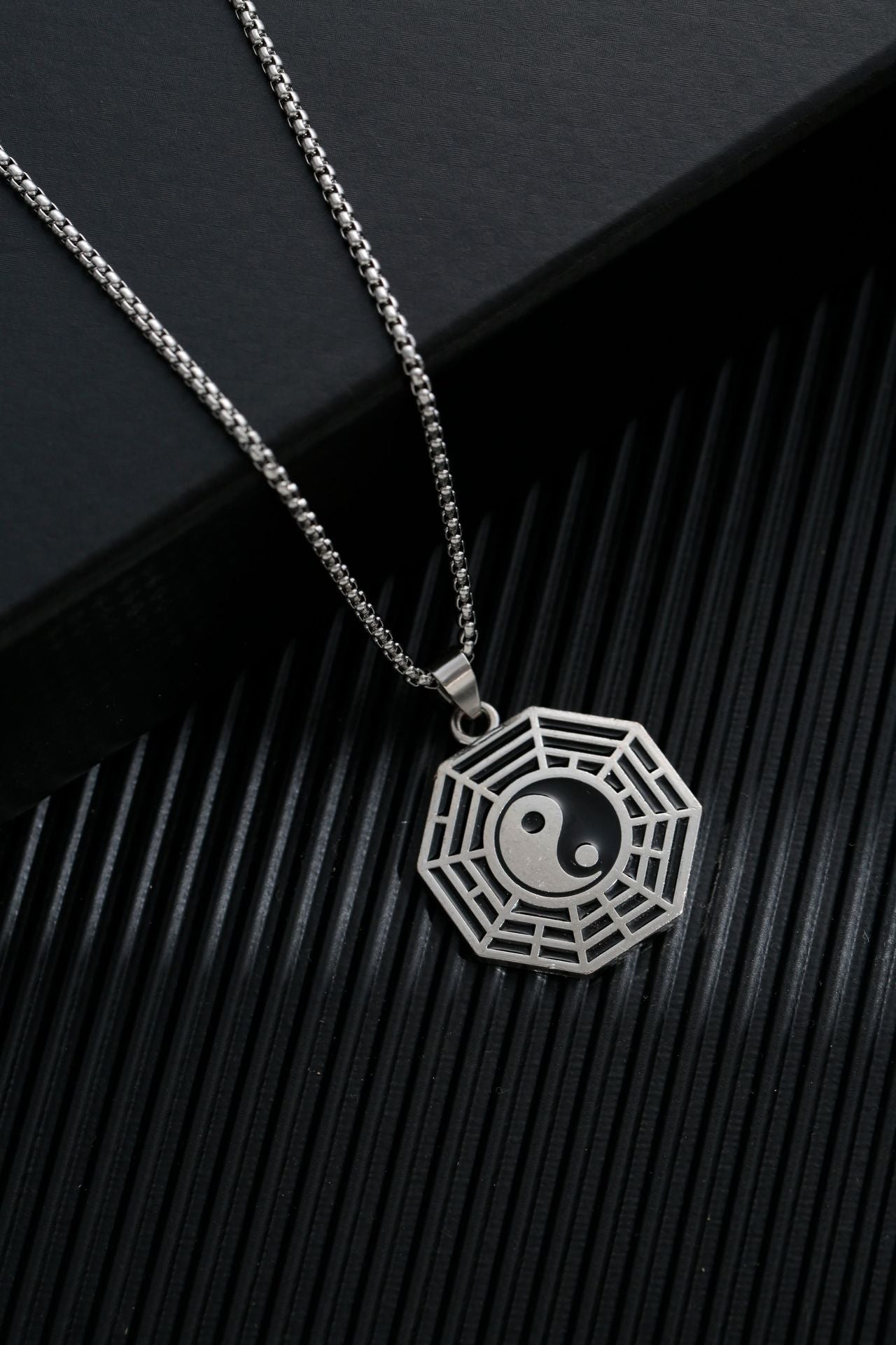 Men's Simple Sweater Chain Couple Accessories Niche Female Titanium Necklaces