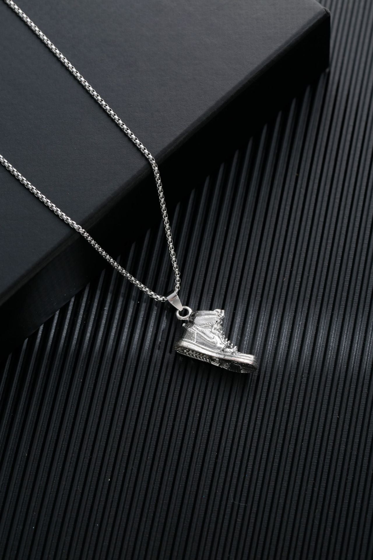Men's Simple Sweater Chain Couple Accessories Niche Female Titanium Necklaces