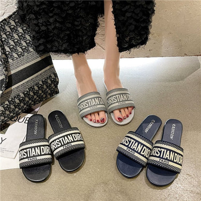 Nina - Sandales à enfiler conçues pour être faciles à porter et confortables