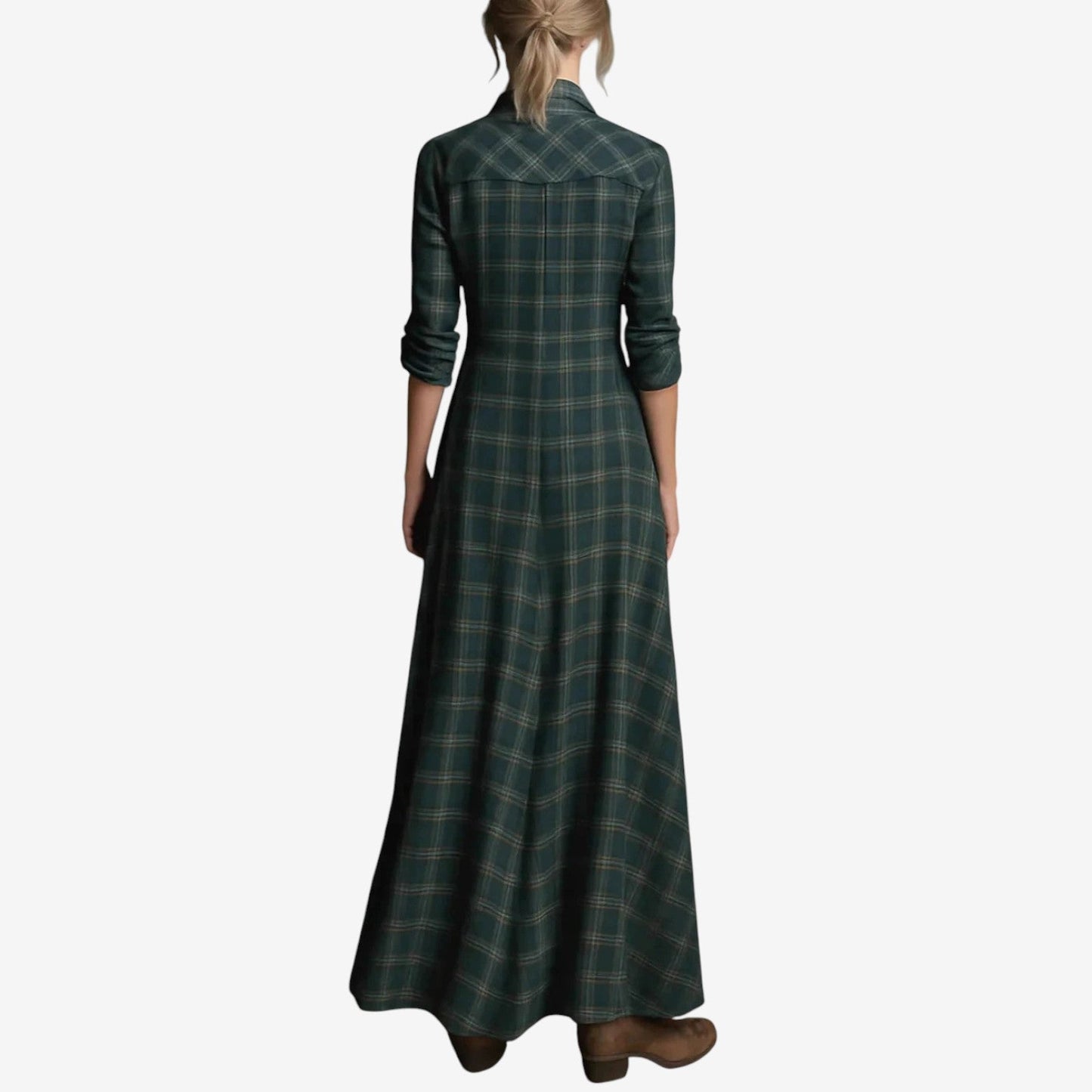 Carisse - Schlankes Kleid mit Kragen im minimalistischen Stil