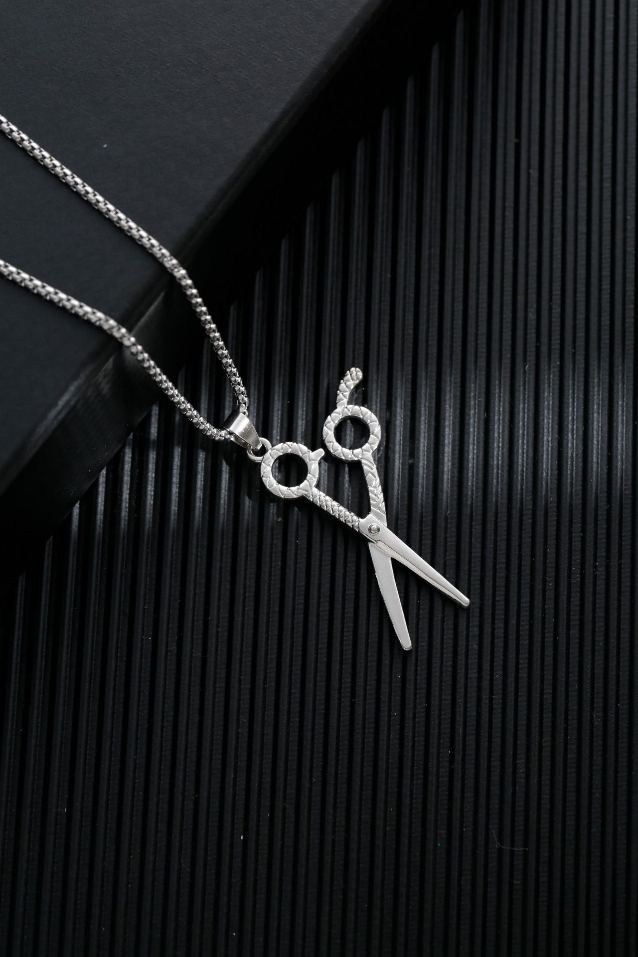 Men's Simple Sweater Chain Couple Accessories Niche Female Titanium Necklaces