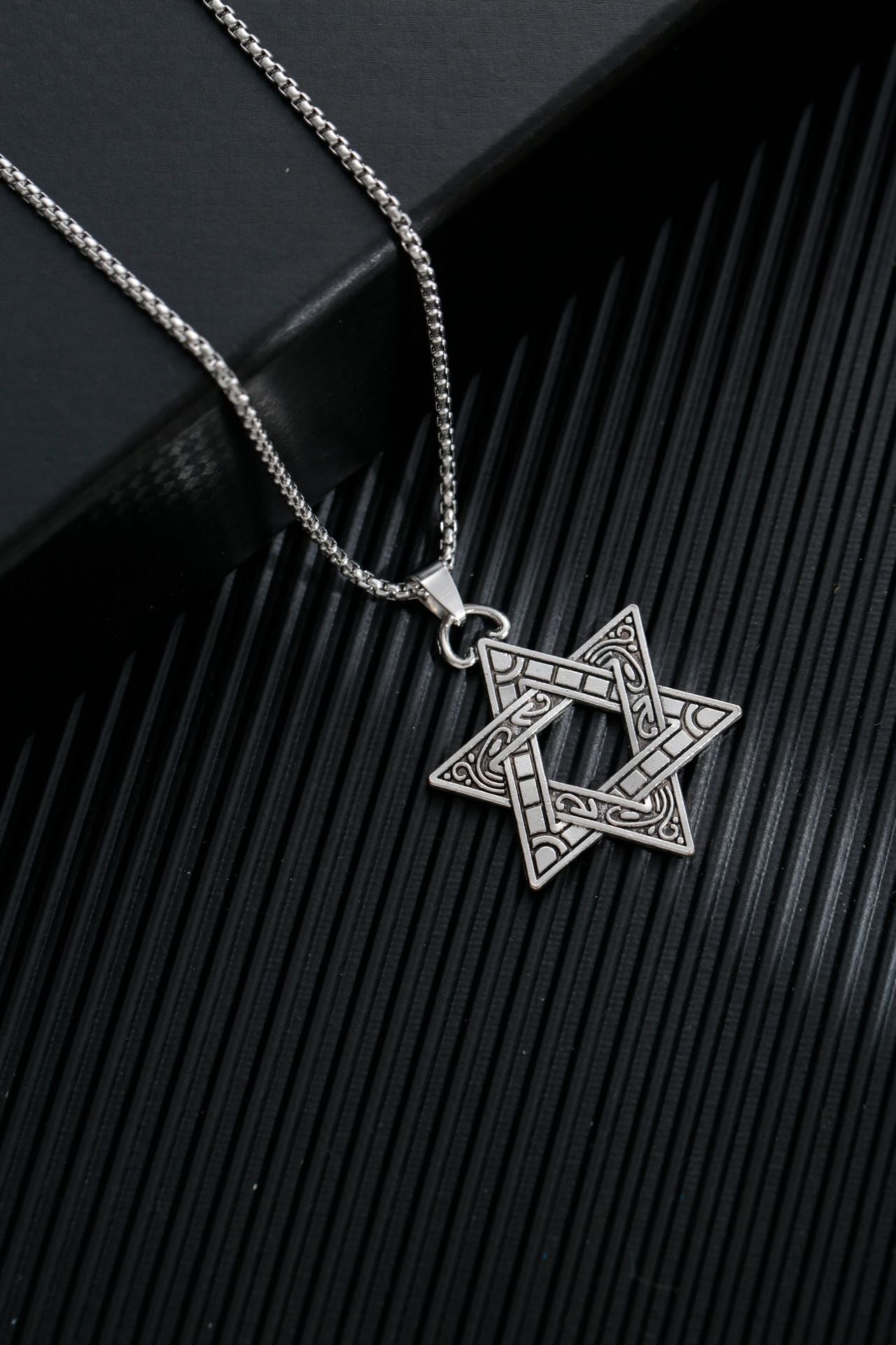 Men's Simple Sweater Chain Couple Accessories Niche Female Titanium Necklaces