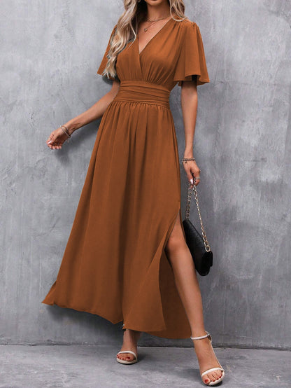 Elfrieda | Elegante Vestido Largo Con Cuello En V, Mangas Transparentes Y Abertura