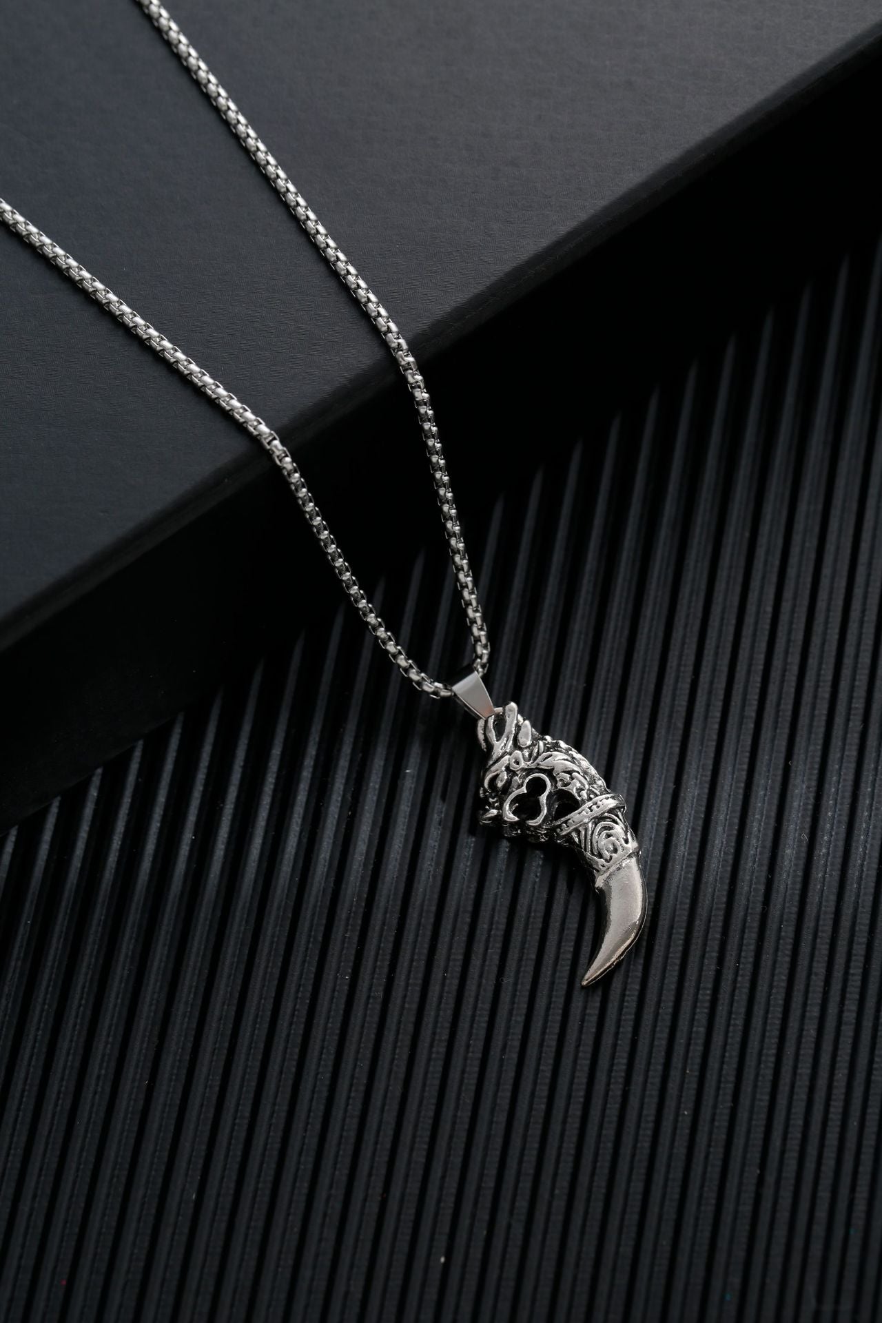 Men's Simple Sweater Chain Couple Accessories Niche Female Titanium Necklaces