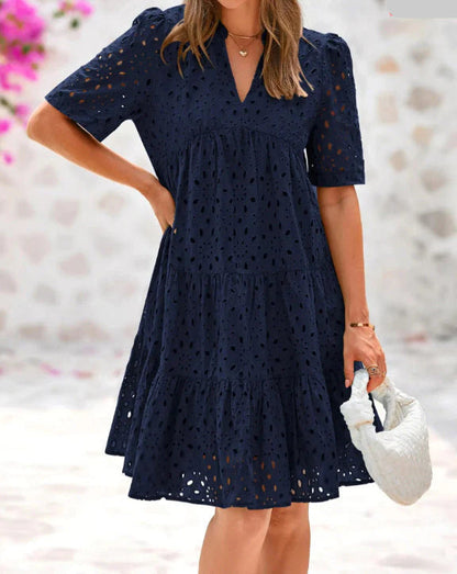 Elegantes Sommerkleid mit Spitzenvolant-Details
