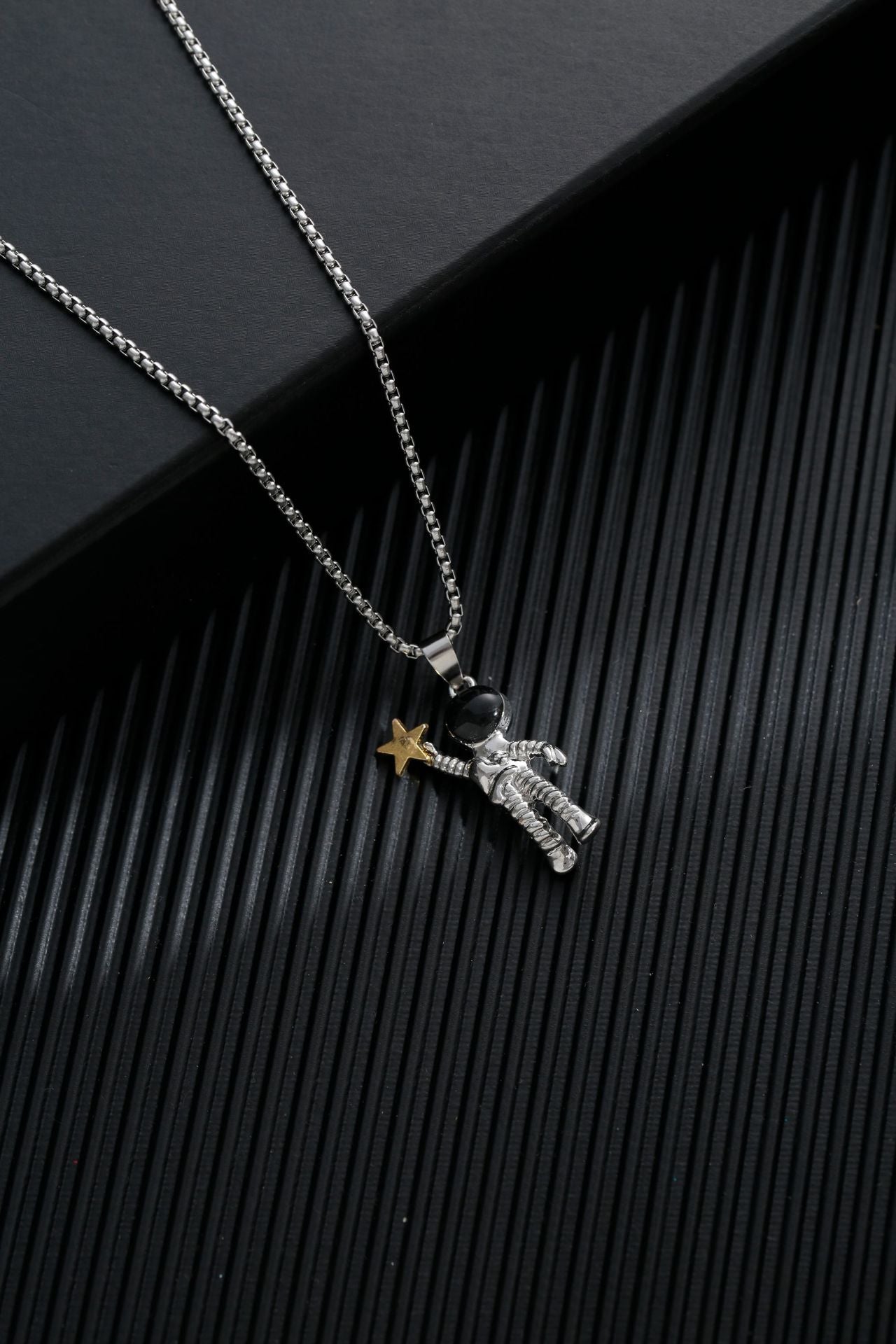 Men's Simple Sweater Chain Couple Accessories Niche Female Titanium Necklaces